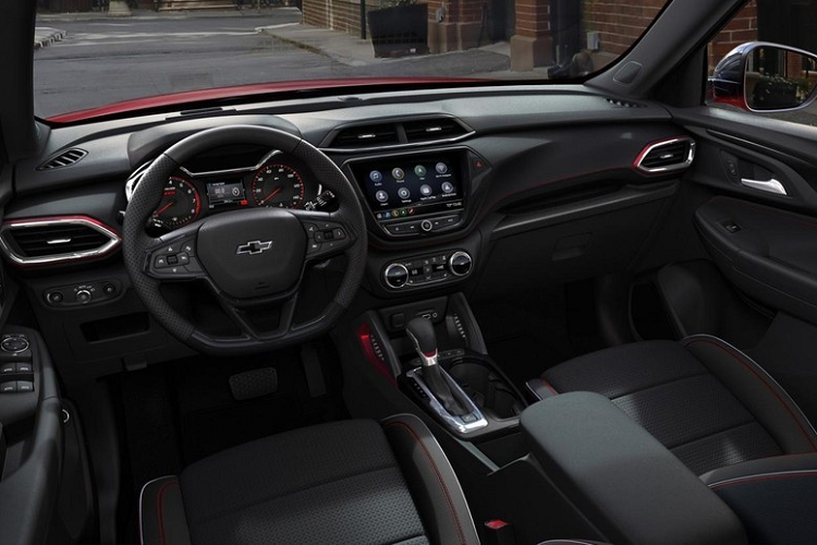 Có 2 lý do khiến người ta tin rằng Chevrolet Trailblazer mới được nhập khẩu từ Trung Quốc vào Philippines. Thứ nhất là nhà phân phối TCCCI có thể hưởng lợi từ Hiệp định tự do thương mại giữa khối ASEAN và Trung Quốc (ACFTA). Thứ hai là do tập đoàn General Motors (GM) đã rút khỏi thị trường Thái Lan từ năm 2020 và nhà máy ở tỉnh Rayong được bán cho hãng Great Wall Motors của Trung Quốc