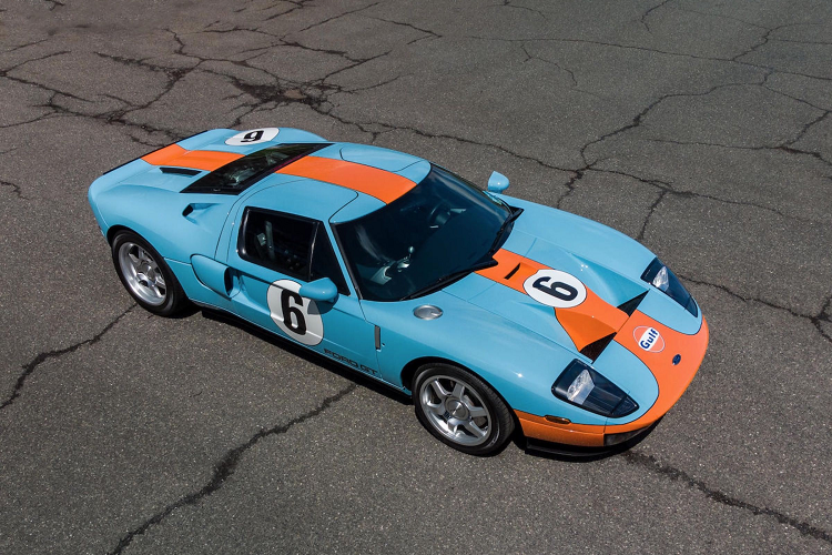 Siêu xe Ford GT Heritage Edition này đã được chủ nhân độ lại bộ mâm Forgiato với tông màu cam nhằm hợp mắt với màu sơn Heritage Orange của xe. Ngoài ra, chiếc xe Ford GT Heritage Edition này còn nâng cấp lên hệ thống ống xả Heffner Performance Titanium.