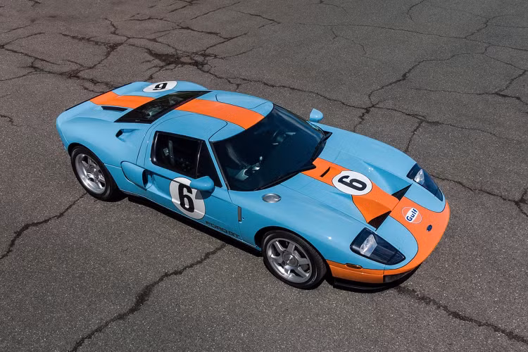 Siêu xe Ford GT Heritage Edition này đã được chủ nhân độ lại bộ mâm Forgiato với tông màu cam nhằm hợp mắt với màu sơn Heritage Orange của xe. Ngoài ra, chiếc xe Ford GT Heritage Edition này còn nâng cấp lên hệ thống ống xả Heffner Performance Titanium.