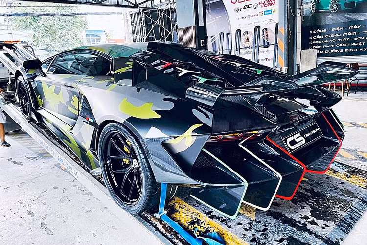 Nguyên bản siêu xe Lamborghini Aventador LP700-4 được trang bị động cơ V12, dung tích 6.5 lít, tạo ra công suất tối đa 700 mã lực và mô-men xoắn cực đại 690 Nm tại vòng tua máy 5.500 vòng/phút. "Trái tim" này kết hợp cùng hộp số tự động 7 cấp ISR và hệ dẫn động 4 bánh, nhờ đó, xe chỉ mất khoảng 2,9 giây để tăng tốc từ vị trí xuất phát lên 100 km/h trước khi đạt vận tốc tối đa 350 km/h. 