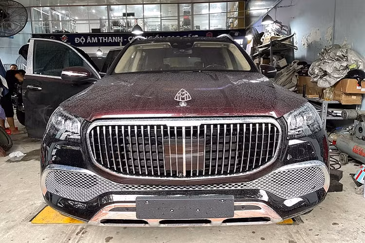 Động cơ trên Mercedes-Maybach GLS 600 của doanh nhân Hải Phòng kết hợp với hộp số tự động 9 cấp 9G-Tronic và hệ dẫn động 4 bánh toàn thời gian 4Matic, nhờ đó, xe tăng tốc từ vị trí xuất phát lên 100 km/h trong thời gian 4,9 giây. 