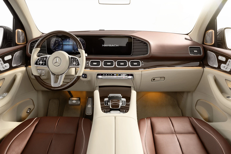 Nếu như chiếc xe siêu SUV Lamborghini Urus có biển 39-79 hay còn được gọi là thần tài nhỏ và thần tài lớn, chiếc SUV siêu sang Mercedes-Maybach GLS 600 lại sở hữu biển cặp thần tài nhỏ 39 đẹp mắt. Chủ nhân của 2 chiếc xe SUV này có bộ sưu tập xe rất đáng ngưỡng mộ. Mercedes-Maybach GLS 600 mới ra biển số đẹp của doanh nhân Hải Phòng sở hữu ngoại thất sơn màu đen với nửa thân trên xe hoàn thành màu đỏ đậm. 