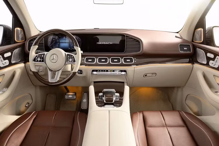 Nếu như chiếc xe siêu SUV Lamborghini Urus có biển 39-79 hay còn được gọi là thần tài nhỏ và thần tài lớn, chiếc SUV siêu sang Mercedes-Maybach GLS 600 lại sở hữu biển cặp thần tài nhỏ 39 đẹp mắt. Chủ nhân của 2 chiếc xe SUV này có bộ sưu tập xe rất đáng ngưỡng mộ. Mercedes-Maybach GLS 600 mới ra biển số đẹp của doanh nhân Hải Phòng sở hữu ngoại thất sơn màu đen với nửa thân trên xe hoàn thành màu đỏ đậm. 