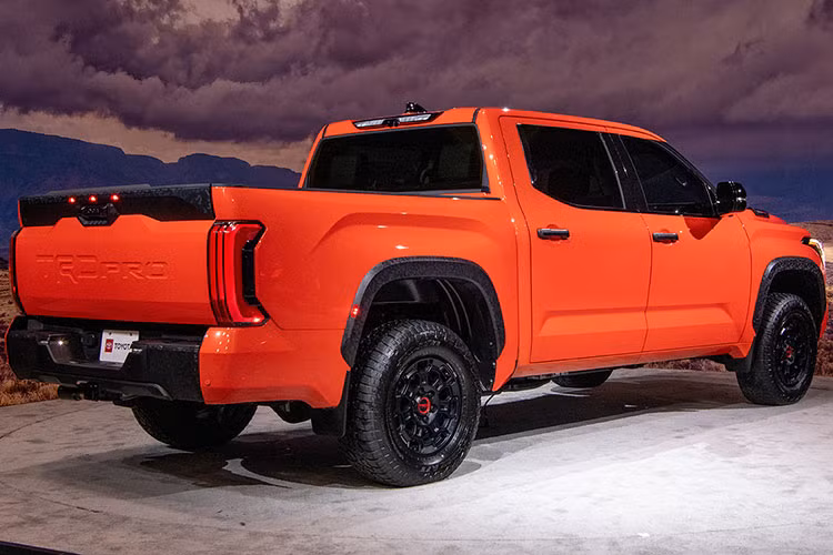 Bên cạnh những phiên bản tiêu chuẩn, Toyota cũng rất biết “chiều lòng” khách hàng khi cho phép người mua có thể “thiết kế” xe với các tuỳ chọn, gói nâng cấp và phụ kiện theo sở thích thông qua trang web chính thức của hãng.