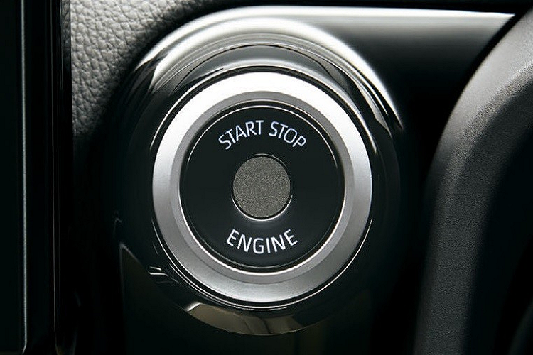 Trong khi đó, tính năng Multi-Terrain Monitor lại đi kèm 4 camera, cho phép người lái quan sát tình hình xung quanh xe, kể cả dưới gầm.