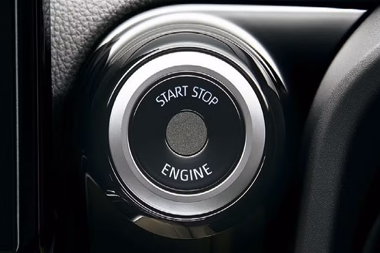 Trong khi đó, tính năng Multi-Terrain Monitor lại đi kèm 4 camera, cho phép người lái quan sát tình hình xung quanh xe, kể cả dưới gầm.