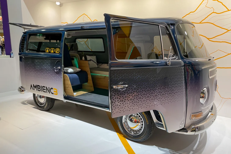 "Với AmbienC3, chúng tôi đang kết nối một biểu tượng nổi tiếng toàn cầu của thế giới ô tô với các bề mặt hấp dẫn mới và các công nghệ tập trung vào tương lai, có các đặc tính hỗ trợ lái xe, làm việc và thư giãn hiệu quả nhất có thể và phân biệt chúng thông qua màu sắc, thiết kế và chất liệu," Ralf Imbery, một giám đốc của Continental, cho biết.