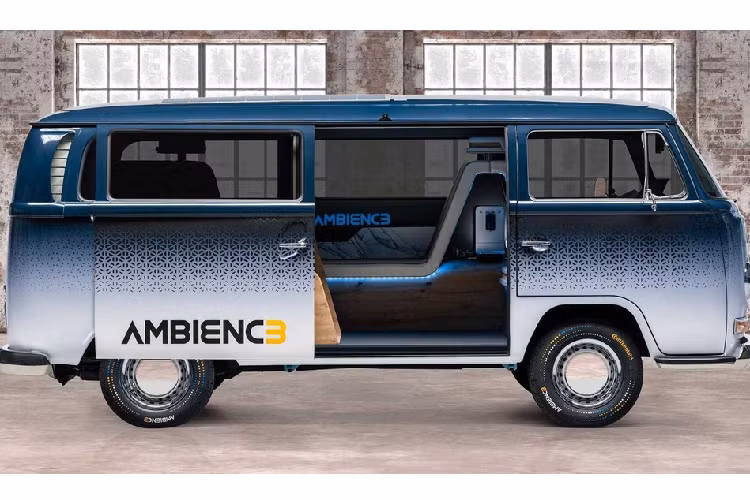 Bên cạnh việc áp dụngị các chất liệu tân tiến mới, Continental còn giới thiệu AmbienC3 là một chiếc xe kết hợp "không gian thứ ba" thân thiện với người sử dụng, nơi mọi người lái xe, làm việc và thư giãn. Vì vậy, mẫu concept này sẽ có khả năng tự lái hoàn toàn, và hành khách có chỗ ngả lưng khi xe đi trên đường. Tổng thể cabin có màu sáng nhẹ nhàng, mang đến một không khí thư giãn chung.