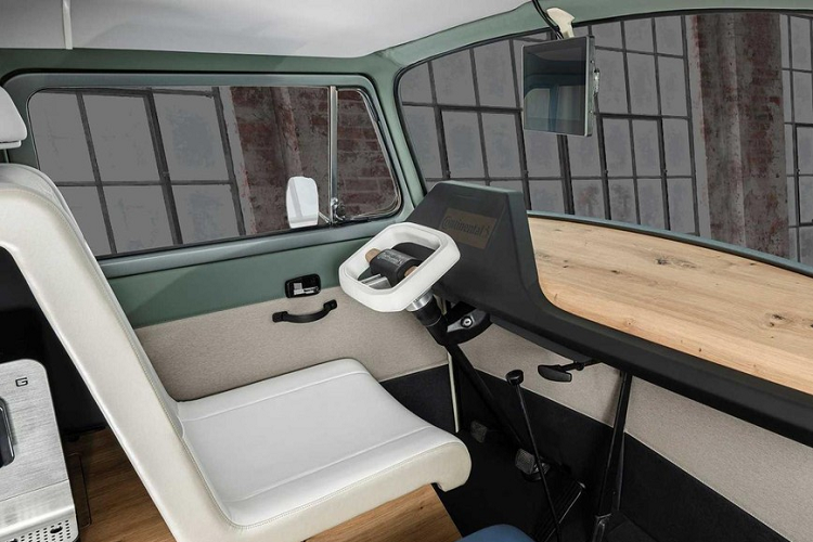 Cụ thể, chiếc Volkswagen T2 hay AmbienC3, một mẫu concept được chế tạo bởi Continential để giới thiệu cả tầm nhìn tương lai và các chất liệu tiên tiến của công ty đối với nội thất xe. Lựa chọn một cái tên kỳ lạ khiến người ta liên tưởng đến một loại thuốc, mục tiêu của công ty là tạo ra một môi trường yên tĩnh, thư giãn cho hành khách trong xe.