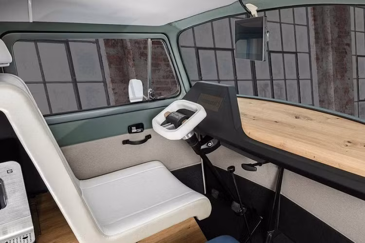 Cụ thể, chiếc Volkswagen T2 hay AmbienC3, một mẫu concept được chế tạo bởi Continential để giới thiệu cả tầm nhìn tương lai và các chất liệu tiên tiến của công ty đối với nội thất xe. Lựa chọn một cái tên kỳ lạ khiến người ta liên tưởng đến một loại thuốc, mục tiêu của công ty là tạo ra một môi trường yên tĩnh, thư giãn cho hành khách trong xe.