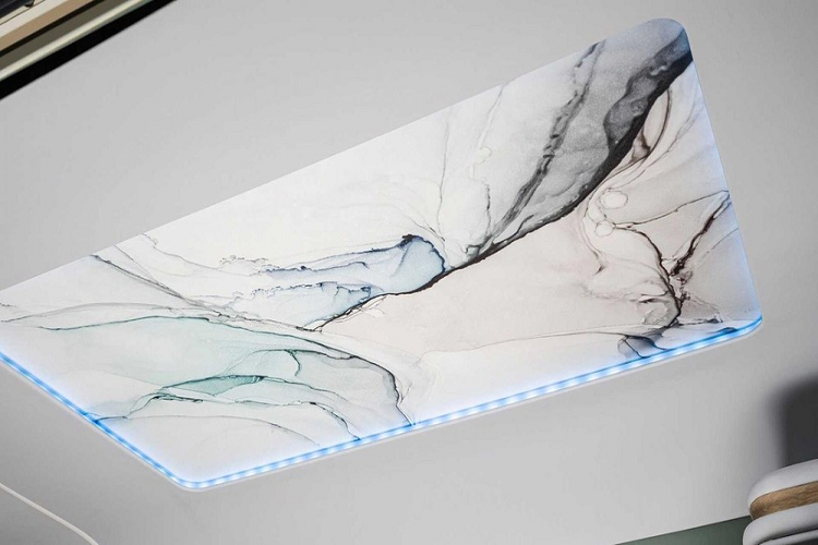 Nói đến ghế lái, bạn sẽ nhận thấy đó là ghế duy nhất được gắn ở vị trí xe du lịch truyền thống, và kể cả có vậy, nó cũng không phải một chiếc ghế thông thường.