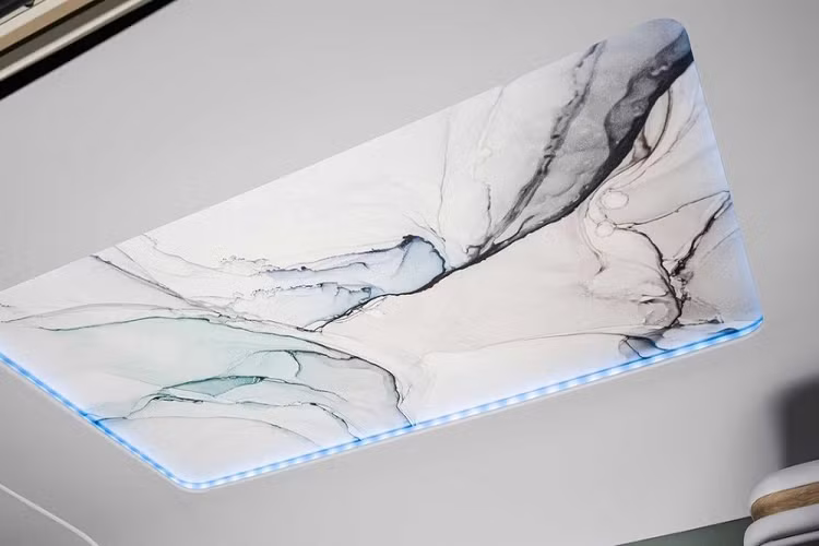 Nói đến ghế lái, bạn sẽ nhận thấy đó là ghế duy nhất được gắn ở vị trí xe du lịch truyền thống, và kể cả có vậy, nó cũng không phải một chiếc ghế thông thường.