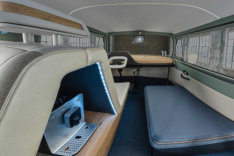 Mẫu Continental AmbienC3 concept đặc biệt này cũng làm nổi bật tính bền vững thông qua việc sử dụng các chất liệu tái chế và tổng hợp do Continental tự phát triển và có một số đặc tính khá thú vị.