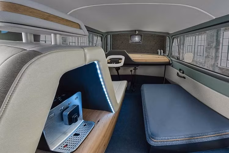 Mẫu Continental AmbienC3 concept đặc biệt này cũng làm nổi bật tính bền vững thông qua việc sử dụng các chất liệu tái chế và tổng hợp do Continental tự phát triển và có một số đặc tính khá thú vị.