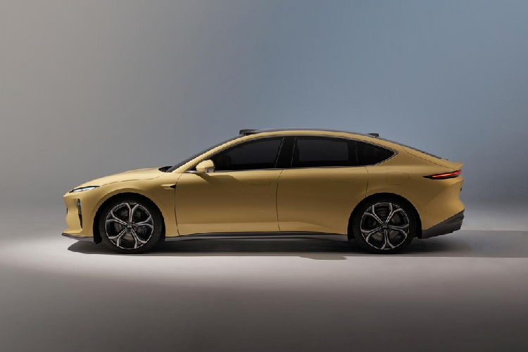 Nếu muốn trang bị hệ thống NAD đầy đủ tính năng, khách hàng Trung Quốc phải đăng ký dùng theo tháng với chi phí 680 Nhân dân tệ (2,4 triệu đồng).