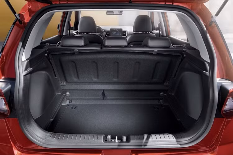 Riêng với bản Smart tiêu chuẩn, khách hàng không thể mua thêm những trang bị tùy chọn như cửa sổ trời, hệ thống định vị và gói công nghệ an toàn Hyundai SmartSense. 