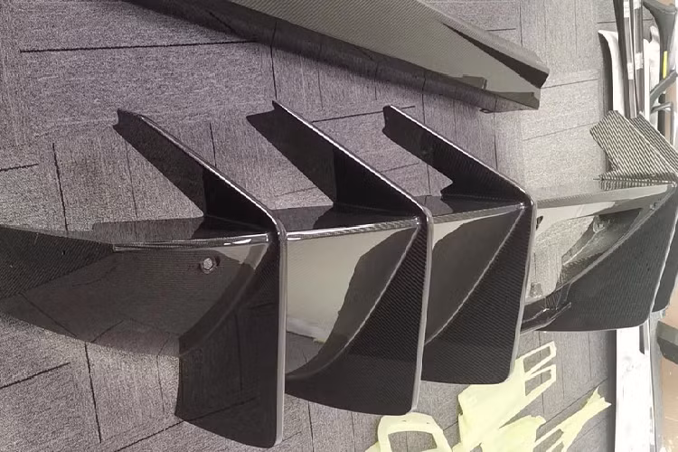 Di chuyển ra phía đuôi, đây mới là phần được quan tâm nhất của Aventador độ Duke Dynamics đầu tiên tại Việt Nam.