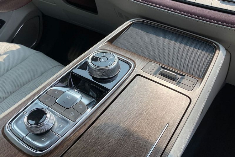 Tuỳ chọn động cơ 4 xi-lanh máy dầu 2.0L tăng áp kép vẫn được duy trì trên phiên bản này.