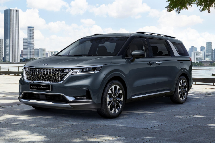 Mẫu xe MPV Kia Carnival 2022 là thế hệ thứ 4 của dòng xe minivan mà Kia cho ra mắt từ năm 1998. Tên gọi Sedona được sử dụng tại thị trường Bắc Mỹ vào năm 2005, sau đó được áp dụng trên toàn cầu. Ở thế hệ 2022, mẫu xe này sẽ quay trở lại với tên gọi Carnival trên mọi thị trường.