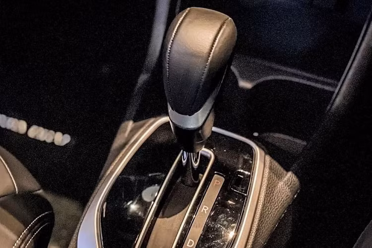 Dù ở bản trang bị nào, Honda BR-V 2022 tại Indonesia cũng chỉ dùng động cơ xăng i-VTEC 4 xi-lanh, dung tích 1.5L nâng cấp, tạo ra công suất tối đa 121 mã lực tại tua máy 6.600 vòng/phút và mô-men xoắn cực đại 145 Nm tại tua máy 4.300 vòng/phút. Sức mạnh được truyền tới cầu trước thông qua hộp số sàn 6 cấp hoặc hộp số CVT.