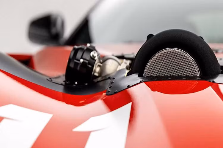 Trong quá trình nâng cấp, Aaron đã cố gắng giữ lại vị trí ban đầu của các bộ phận để có thể bảo dưỡng chiếc xe một cách dễ dàng và không gặp phải quá nhiều trở ngại do việc độ xe. Việc nâng cấp chiếc xe này đòi hỏi chủ sở hữu phải chấp nhận cắt bỏ đi một số phần trên nắp capo của xe cũng như một số sửa đổi cũng như trang bị thêm ở trong động cơ nguyên bản của chiếc Ferrari F12 Berlinetta.