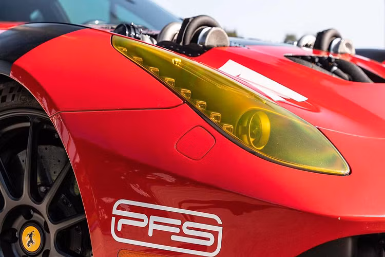 Ý tưởng lắp các bộ tăng áp cho động cơ của chiếc F12 trên thực tế gặp nhiều khó khăn bởi chiếc xe được trang bị động cơ đặt trước cùng nắp capo phẳng, chính vì thế mà không đủ không gian để lắp đặt. Theo chia sẻ của Aaron Kaufman, những bộ phận trên chiếc xe này không dễ để có thể lắp đặt cũng như sắp xếp.