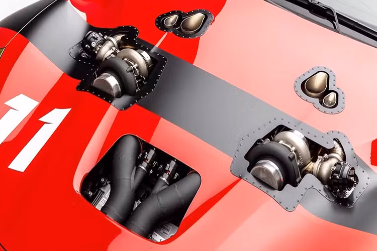 Nhóm chơi xe Daily Driven Exotics thường được biết đến với những tác phẩm độ ấn tượng, từ những chiếc xe được nâng cấp nhẹ với các gói bodykit cho đến tác phẩm cực “táo bạo” như Lamborghini Huracan Aperta – Chiếc xe được chế tạo từ Huracan EVO RWD Spyder và phần kính lái được cắt bỏ hoàn toàn. Cho tới nay, siêu xe Ferrari F12 Berlinetta được trang bị bộ tăng áp kép với công suất 1,500 mã lực tiếp tục đưa tên tuổi của nhóm chơi xe này tới nhiều người mê xe trên khắp thế giới hơn.