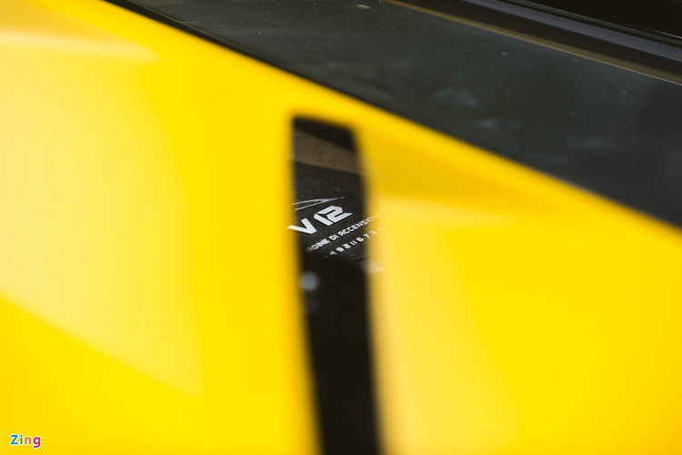 Lamborghini Aventador SVJ sử dụng khối động cơ V12 với dung tích 6.5L, sản sinh công suất cực đại 770 mã lực và mô-men xoắn 720 Nm. Sức mạnh này giúp "siêu bò" tăng tốc 0-100 km/h trong dưới 3 giây trước khi đạt tốc độ tối đa 350 km/h. 