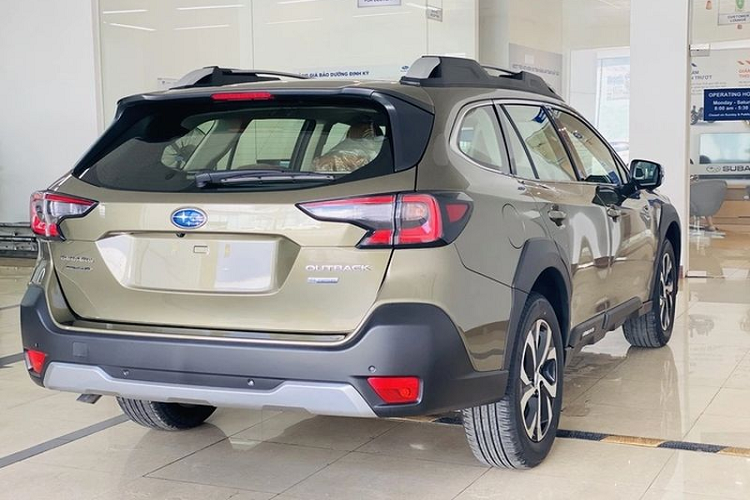 Theo tư vấn bán hàng, giá xe Subaru Outback 2022 mới có giá bán dự kiến gần 2 tỷ đồng tại Việt Nam, ngang với cả Mercedes-Benz GLC và gần bằng với BMW X3. Do đó, mẫu SUV này chắc chắn sẽ rất "kén" người mua.