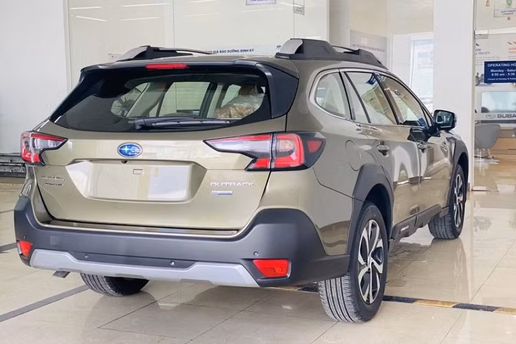 Theo tư vấn bán hàng, giá xe Subaru Outback 2022 mới có giá bán dự kiến gần 2 tỷ đồng tại Việt Nam, ngang với cả Mercedes-Benz GLC và gần bằng với BMW X3. Do đó, mẫu SUV này chắc chắn sẽ rất "kén" người mua.