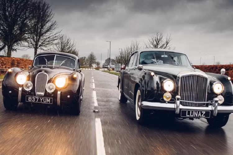 Xe sở hữu bộ pin 80kWh cho phạm vi di chuyển lên đến 482 km, hy vọng điều này cũng sẽ có trên Bentley S3 Continental Flying Spur.