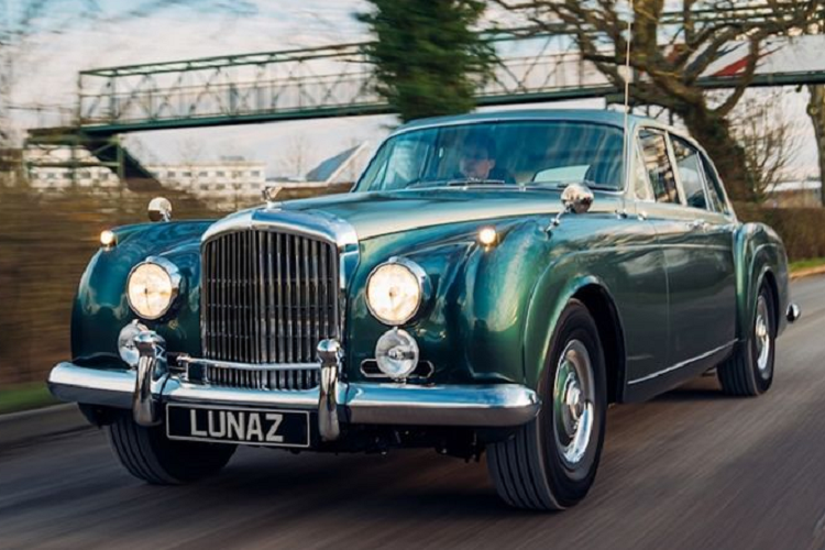 Mới đây, Bentley S3 Continental Flying Spur đời 1961 đã được Lunaz sửa đổi mạnh mẽ bằng cách thay thế toàn bộ hệ truyền động bằng hệ thống điện và pin. Lunaz là một công ty có trụ sở tại Anh chuyên nâng cấp xe cổ của Anh thành những chiếc xe điện nhanh nhẹ.