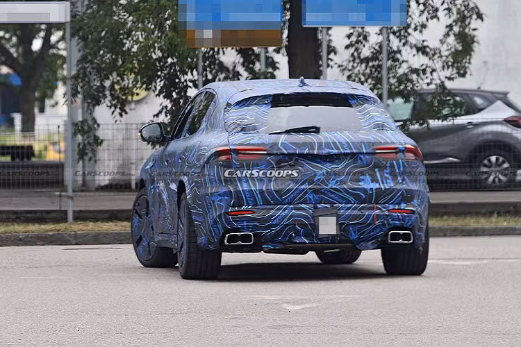 Maserati Grecale 2022 đang được hãng ưu tiên phát triển sau đàn anh Levante và dự kiến sẽ được thương hiệu cây đinh ba nước Ý ra mắt vào cuối năm nay. Xe có thể sẽ được xây dựng trên nền tảng khung gầ Giorgio mới của Maserati và chia sẻ chung nhiều thành phần với "gà cùng một mẹ" Alfa Romeo Stelvio.