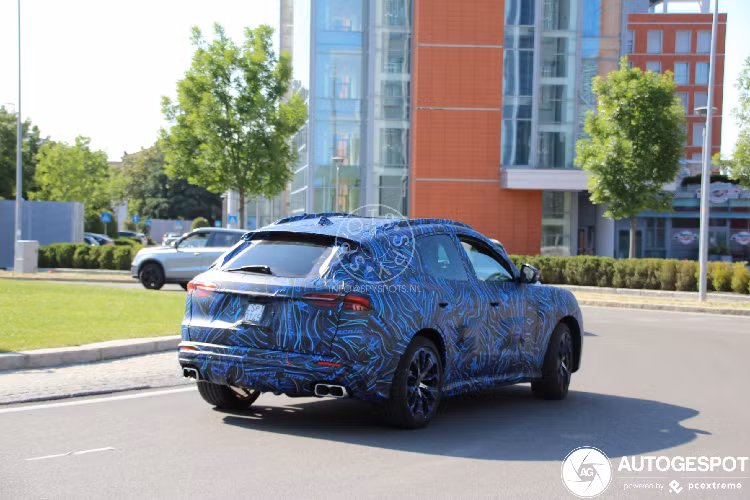 Ngoài ra, hãng xe siêu sang nước Ý còn khẳng định chắc chắn sẽ ra mắt một biến thể thuần điện đối với Maserati Grecale 2022. Cấu hình sức mạnh của phiên bản EV này hiện vẫn chưa được hé lộ cụ thể, tuy nhiên hứa hẹn sẽ giúp mẫu crossover sang chảnh này chạy "nhanh như xé gió".