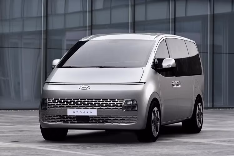 Theo thông tin từ trước đó, Hyundai Staria 2021 sẽ là mẫu MPV chủ yếu phục vụ thị trường châu Á, đặc biệt là Đông Nam Á. Theo một số tin đồn, Hyundai Staria 2021 sẽ được bán như lựa chọn cao cấp hơn Starex ở một số thị trường Đông Nam Á.