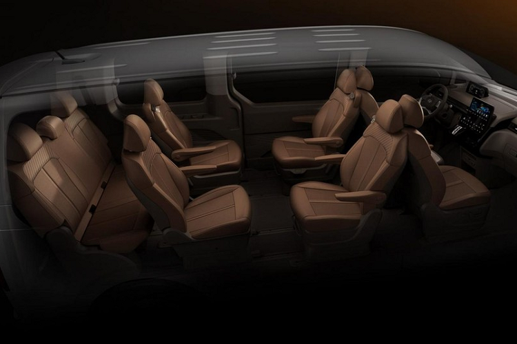 Giá xe Hyundai Staria 2021 tại thị trường Hàn Quốc hiện dao động từ 27,27 - 41,35 triệu Won (khoảng 559 - 848 triệu đồng). Trong thời gian tới, hãng Hyundai còn dự định tung ra thêm những phiên bản khác của dòng MPV này, bao gồm xe limousine, xe cứu thương và xe cắm trại.