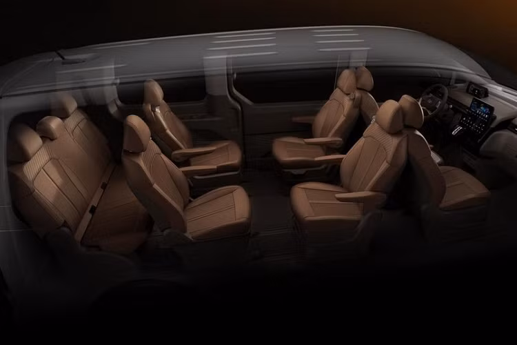 Giá xe Hyundai Staria 2021 tại thị trường Hàn Quốc hiện dao động từ 27,27 - 41,35 triệu Won (khoảng 559 - 848 triệu đồng). Trong thời gian tới, hãng Hyundai còn dự định tung ra thêm những phiên bản khác của dòng MPV này, bao gồm xe limousine, xe cứu thương và xe cắm trại.