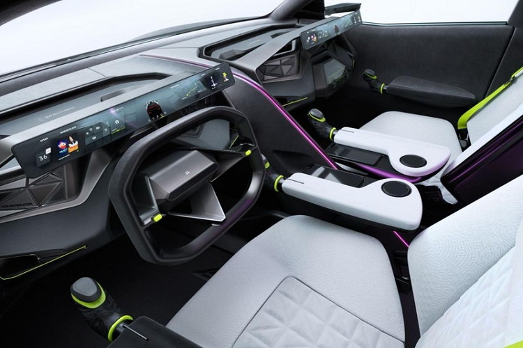 Những đặc điểm thiết kế ngoại thất thú vị khác của Holograktor bao gồm bộ la-zăng 22 inch tối ưu khí động học, đèn laser, cửa tự sát, và một cấu trúc hình như con tôm trên nóc xe. Cấu trúc này là bộ phận chứa phần cứng cho công nghệ của hệ thống ảnh 3 chiều, vốn là trọng tâm chính của mẫu xe concept của WayRay. Cửa trước mở lên trên trong khi cửa sau tích hợp cột B và một phần nóc xe để người dùng dễ bước vào cabin bố cục chỗ ngồi 2+1 hơn.