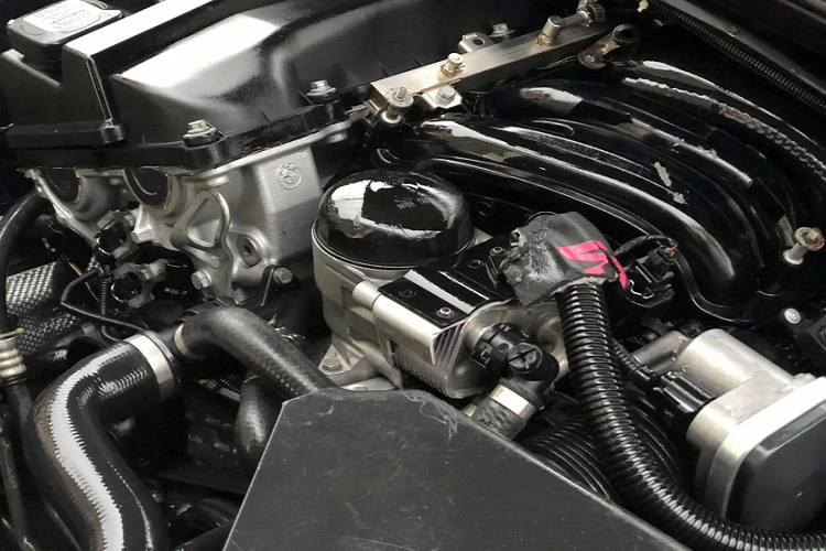 Có thể nói, những mẫu xe sang thương hiệu Đức có tuổi đời từ 5 – 10 năm thường mất giá rất nhanh. Lý do chính là người dùng xe Đức đời cao thường phải tốn kém khá nhiều chi phí để bảo trì, bảo dưỡng thay thế phụ tùng ở nhiều hạng mục, nhiều hơn so với các dòng xe phổ thông của Nhật và Hàn, nhằm giúp xe vận hành ổn định, không bị nằm đường.