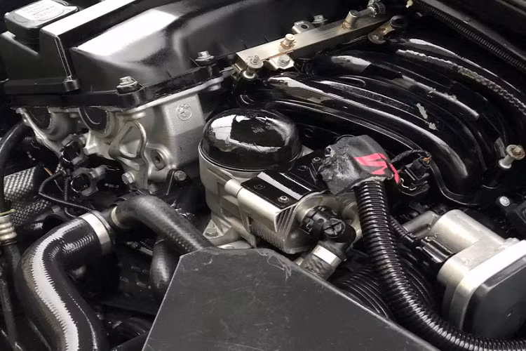 Có thể nói, những mẫu xe sang thương hiệu Đức có tuổi đời từ 5 – 10 năm thường mất giá rất nhanh. Lý do chính là người dùng xe Đức đời cao thường phải tốn kém khá nhiều chi phí để bảo trì, bảo dưỡng thay thế phụ tùng ở nhiều hạng mục, nhiều hơn so với các dòng xe phổ thông của Nhật và Hàn, nhằm giúp xe vận hành ổn định, không bị nằm đường.