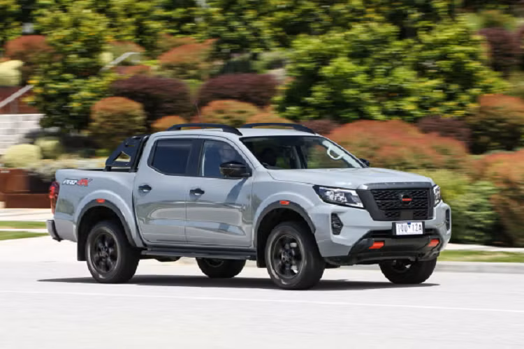 Từ trước đến nay, dòng bán tải Nissan Navara được người dùng đánh giá cao ở khả năng vận hành linh hoạt, động cơ dầu bền bỉ và cực kỳ đáng tin cậy.