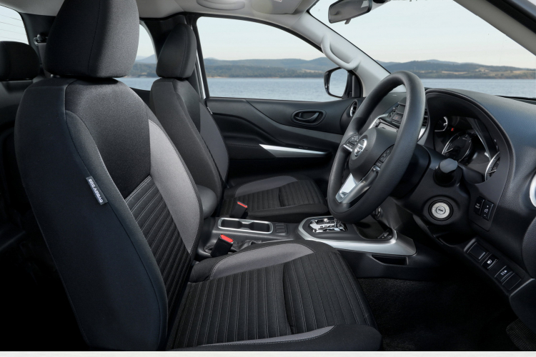 Tương tự như Thái Lan, Navara 2021 sử dụng động cơ dầu 4cyl dung tích 2.3L tăng áp kép (mã YS23DDTT) mới. Ở phiên bản cao cấp, động cơ dầu dùng bộ tăng áp kép mang công suất cực đại 190 mã lực tại vòng tua máy 3.750 vòng/phút và mô-men xoắn cực đại 450 Nm tại được tại dải vòng tua máy từ 1.500 – 2.500 vòng/phút.