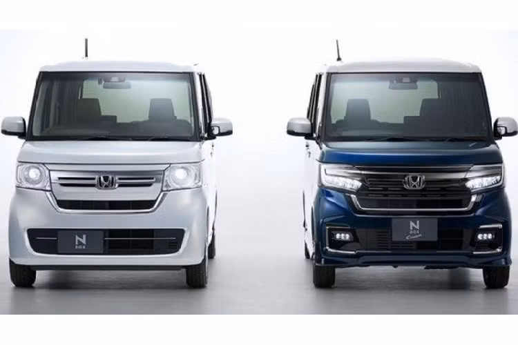 Mẫu xe này chỉ dành riêng cho thị trường Nhật Bản, với phiên bản dẫn động cầu trước (FWD), giá xe Honda N-Box 2021 khởi điểm từ 16.600 USD (~383 triệu VNĐ), còn phiên bản dẫn động 4 bánh (AWD) sẽ có giá 17.800 USD (khoảng 411 triệu đồng).