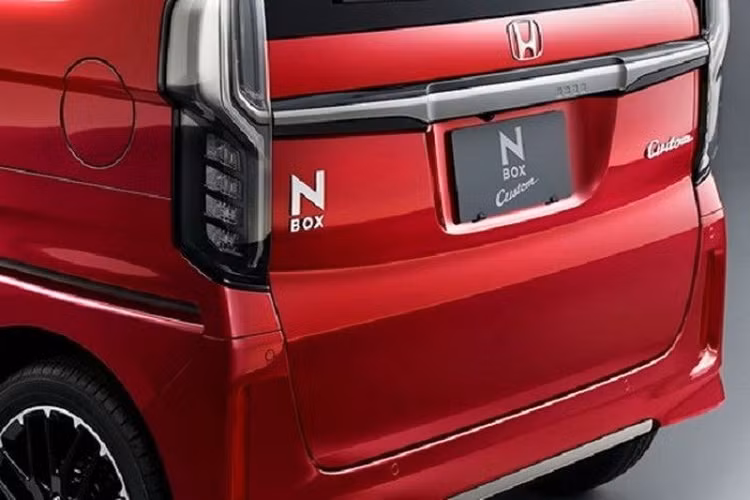 Cả hai phiên bản trên đi kèm với hộp số biến thiên vô cấp CVT, khách hàng có thể lựa chọn giữa hệ dẫn động cầu trước hoặc hệ dẫn động 4 bánh tùy theo nhu cầu sử dụng. 