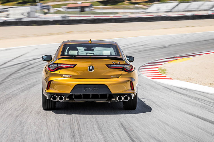 Sức mạnh được truyền tới bánh thông qua hộp số tự động 10 cấp với tốc độ sang số nhanh hơn Acura TLX tiêu chuẩn. Bên cạnh đó là hệ dẫn động 4 bánh toàn thời gian Super Handling All-Wheel Drive với công nghệ điều hướng mô-men xoắn. Nhờ động cơ kể trên, Acura TLX Type S 2021 có thể tăng tốc từ 0-96 km/h trong thời gian chỉ khoảng 5 giây, nhanh hơn 25% so với bản thường. 