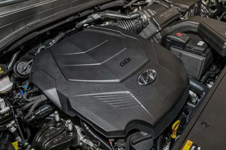 Dù lựa chọn phiên bản động cơ nào đi chăng nữa thì mẫu xe SUV Hyundai Palisade 2022 mới tại Malaysia vẫn có sẵn với 2 cấu hình ghế ngồi: 7 chỗ với cách bố trí 2-2-3 hoặc 8 chỗ với cách bố trí 2-3-3.