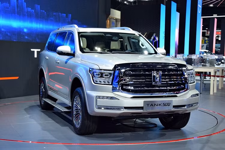 Cuối cùng là những trang bị an toàn của xe như hệ thống hỗ trợ chuyển làn đường để tránh chướng ngại vật, hỗ trợ đánh lái khẩn cấp, hỗ trợ khởi hành ngang dốc hay hỗ trợ đổ đèo. Hiện thời điểm bán ra và giá xe Tank 500 HEV 2022 tại thị trường Thái Lan vẫn chưa được công bố.