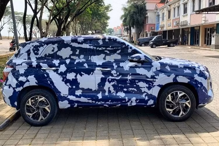 Trong khi đó, phiên bản hiện tại của xe ở Ấn Độ có 3 tùy chọn động cơ. Thứ nhất là động cơ xăng 4 xi-lanh, hút khí tự nhiên, dung tích 1.5L, sản sinh công suất tối đa 115 mã lực và mô-men xoắn cực đại 144 Nm. Thứ hai là động cơ xăng tăng áp, dung tích 1.4L, tạo ra công suất tối đa 140 mã lực và mô-men xoắn cực đại 242 Nm.