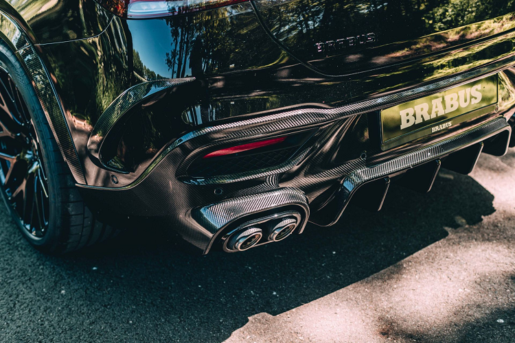 Để mang đến cho GLE Coupe vẻ ngoài thể thao phù hợp với công suất bổ sung, Brabus đã trang bị nhiều phụ tùng tăng cường khí động học bằng sợi carbon bao gồm cánh gió trước mới giúp cải thiện độ ổn định, hốc hút gió lớn hơn trên cản trước, bộ khuếch tán gió sau táo bạo, và một cánh gió 3 mảnh phía sau.