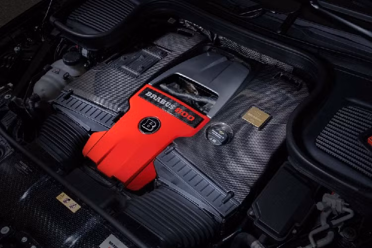 Ở dạng tiêu chuẩn, khối động cơ tăng áp kép V8 dung tích 4.0 lít của Mercedes-AMG GLE 63 S 4MATIC+ Coupe mới sản sinh 603 mã lực và 851 Nm mô-men xoắn cực đại, biến nó trở thành một trong những mẫu SUV nhanh nhất phân khúc. Nếu như vậy là vẫn chưa đủ mạnh đối với bạn, Brabus đã lắp những bộ tăng áp mới với bộ nén lớn hơn và các ổ trục được gia cố, thiết lập lại ECU, và thậm chi bổ sung một hệ thống ống xả hiệu suất cao chống gỉ.